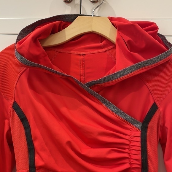 Lululemon Run: Cross Train Pullover Hooded Top—Red-Black -Gray—Barely Worn—4 - Picture 2 of 8